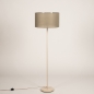 Foto 31553-7: Beige staande lamp met grote lampenkap in taupe