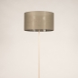 Foto 31553-8: Beige staande lamp met grote lampenkap in taupe