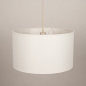 Foto 31559-6: Beige hanglamp met ronde kap van stof in het wit 