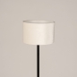 Foto 31580-5: Slanke zwarte vloerlamp met beige fluwelen kap (25 cm) E27
