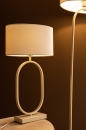 Foto 31595-15: Stilvolle Tischleuchte in beige mit ovalem Samt-Lampenschirm