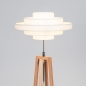 Foto 31599-3: Houten vloerlamp met ronde beige kap van stof E27