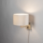 Foto 31603-3: Beige wandlamp bedlamp met ronde kap van fluweel in beige met schakelaar op de wandplaat