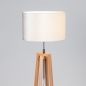 Foto 31618-7: Houten vloerlamp met ronde kap in beige fluweel E27