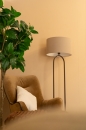 Foto 31684-7 sfeerfoto: Bruine vloerlamp met taupe kleurige, linnen kap.