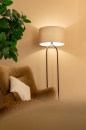 Foto 31684-8 sfeerfoto: Bruine vloerlamp met taupe kleurige, linnen kap.