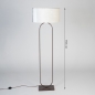 Foto 31691-1:  Bruine vloerlamp met ovale, beige kap in luxe uitvoering.