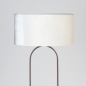 Foto 31691-3:  Bruine vloerlamp met ovale, beige kap in luxe uitvoering.