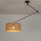 Foto 31711-2: Bruine pendellamp met XL zwenkarm gecombineerd met een naturel, bamboe kap