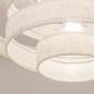 Foto 31816-7: Een grote plafondlamp met vijf ringen van crème/beige linnenstof