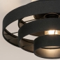 Foto 31821-6: Een grote plafondlamp met vijf ringen van zwarte linnenstof.