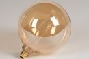 Foto 335-1: Zeer grote led lichtbron G200, dimbaar met de lichtschakelaar in 3 stappen, geschikt als led sierlamp/kooldraadlamp, uitgevoerd in amberkleurig glas