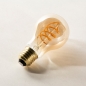 Foto 401-5: Vintage led lichtbron met amberkleurige uitstraling welke lijkt op een kooldraadlamp.