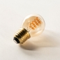 Foto 410-8: LED kogel E27 lichtbron met een warm rookkleurige uitstraling, lichtkleur extra warmwit 2200kelvin.