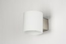 Foto 64253-6 niet_in_feed: Kleine wandlamp van glas en geschuurd staal.