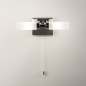Foto 68732-32: Spiegellamp voor in de badkamer van chroom met opaalglas