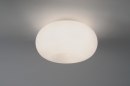 Foto 70596-1: Grote plafondlamp in tulbandvorm van wit glas.