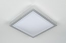 Foto 70672-3 detailfoto: Vierkante plafondlamp in aluminium en kunststof ook geschikt als badkamerlamp