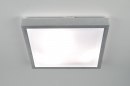 Foto 70673-1 detailfoto: Vierkante plafondlamp in aluminium en kunststof ook geschikt als badkamerlamp
