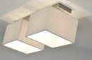 Foto 71213-7: Moderne plafondlamp voorzien van twee witte, stoffen, vierkante kappen.