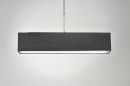 Foto 71216-5: Strakke, moderne hanglamp voorzien van rechthoekige, stoffen kap in zwarte kleur.
