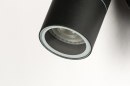 Foto 71570-10 detailfoto: Mat zwarte wandlamp, badkamerlamp, buitenlamp, plafondlamp met een lichtpunt aan de onderzijde.