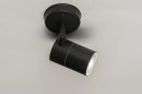 Foto 71570-12 detailfoto: Mat zwarte wandlamp, badkamerlamp, buitenlamp, plafondlamp met een lichtpunt aan de onderzijde.