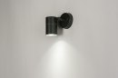 Foto 71570-6 schuinaanzicht: Mat zwarte wandlamp, badkamerlamp, buitenlamp, plafondlamp met een lichtpunt aan de onderzijde.