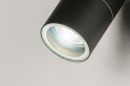 Foto 71570-9 detailfoto: Mat zwarte wandlamp, badkamerlamp, buitenlamp, plafondlamp met een lichtpunt aan de onderzijde.