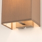 Foto 71805-10: Mooie, strakke wandlamp uitgevoerd met een taupe-kleurige kap in een rechthoekige vorm.