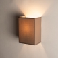 Foto 71805-3: Mooie, strakke wandlamp uitgevoerd met een taupe-kleurige kap in een rechthoekige vorm.