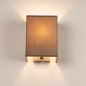 Foto 71805-5: Mooie, strakke wandlamp uitgevoerd met een taupe-kleurige kap in een rechthoekige vorm.