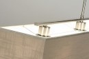 Foto 71813-3: Moderne, strakke hanglamp voorzien van een rechthoekige, stoffen kap uitgevoerd in een taupe kleur. 