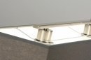Foto 71824-5: Moderne, strakke hanglamp voorzien van een rechthoekige, stoffen kap in grijze kleur.