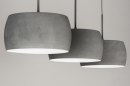 Foto 72402-3 schuinaanzicht: Hanglamp met drie kappen voor boven de eettafel in Scandinavisch design in betonlook