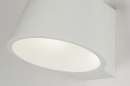 Foto 72433-7: Modern designte Wandleuchte aus weißer Keramik