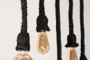 Foto 72881-8: Hanglamp met vijf touwlampen aan zwart frame