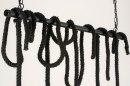 Foto 72881-9: Hanglamp met vijf touwlampen aan zwart frame