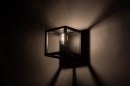 Foto 72918-2 schuinaanzicht: Zwarte vierkante wandlamp van metaal