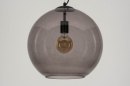 Foto 72944-14 anders: Grote hanglamp met bol van rookglas aan zwart snoer