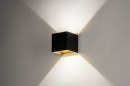 Foto 73090-16 schuinaanzicht: Strakke, mat zwarte, led wandlamp met goudkleurige binnenkant voorzien van led.