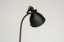 Foto 73289-3 schuinaanzicht: Zwarte staande lamp met een retro design 