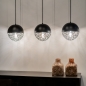 Foto 73402-16: Hanglamp met drie zwarte bollen met draadlamp effect