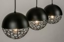 Foto 73402-5 schuinaanzicht: Hanglamp met drie zwarte bollen met draadlamp effect