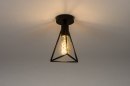 Foto 73418-1: Minimalistische plafondlamp in driehoekvorm uitgevoerd in een mat zwarte kleur , geschikt voor led.
