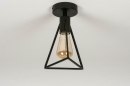 Foto 73418-7: Minimalistische plafondlamp in driehoekvorm uitgevoerd in een mat zwarte kleur , geschikt voor led.