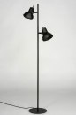 Foto 73425-5 schuinaanzicht: Stoere zwarte staande lamp met twee industriële kappen