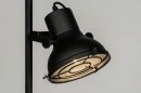 Foto 73425-7 detailfoto: Stoere zwarte staande lamp met twee industriële kappen
