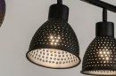 Foto 73426-13 detailfoto: Trendy, industriële hanglamp voorzien van vijf richtbare kappen, uitgevoerd in een mat zwarte kleur.