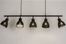 Foto 73426-7 vooraanzicht: Trendy, industriële hanglamp voorzien van vijf richtbare kappen, uitgevoerd in een mat zwarte kleur.